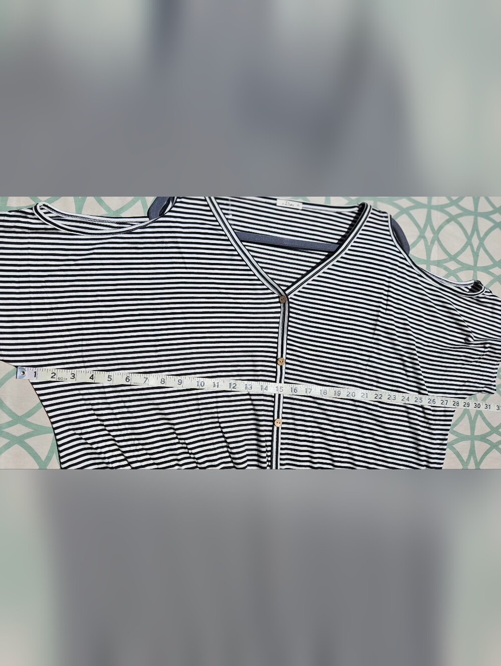 e.Luna Cold-Shoulder Tie Hem Striped Top in Five Colors Size 3X - Picture 13 of 14